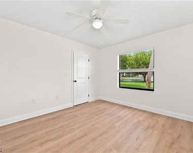 9261 Central Park Drive - Photo Thumbnail 12