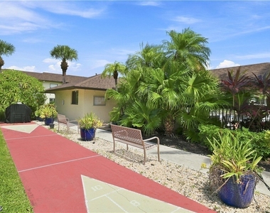 9261 Central Park Drive - Photo Thumbnail 21