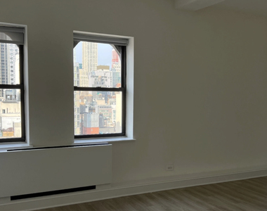 West 34th Street - Photo Thumbnail 4