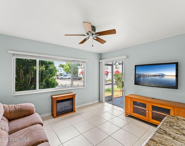 220 Beach Park Lane - Photo Thumbnail 6