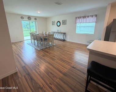 3161 Fergus Avenue Se - Photo Thumbnail 4
