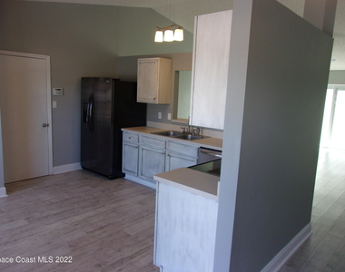 6895 Grissom Parkway - Photo Thumbnail 3