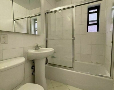 East 84 Street - Photo Thumbnail 3