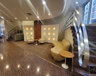 East 79th Street - Photo Thumbnail 12