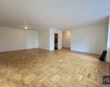 East 79th Street - Photo Thumbnail 2