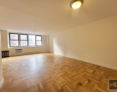 East 79th Street - Photo Thumbnail 1
