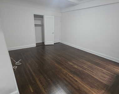 East 46 Street - Photo Thumbnail 1