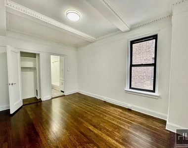 East 46 Street - Photo Thumbnail 2