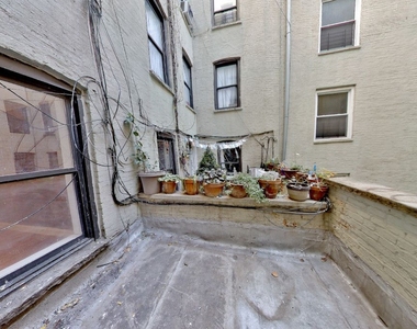 East 100th Street - Photo Thumbnail 4