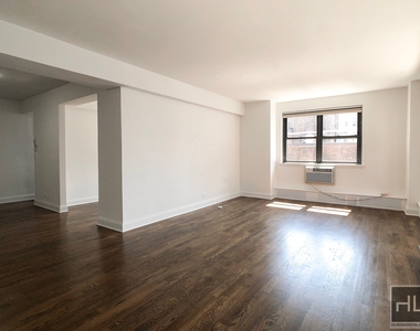East 69 Street - Photo Thumbnail 6