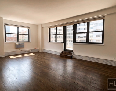 East 69 Street - Photo Thumbnail 8