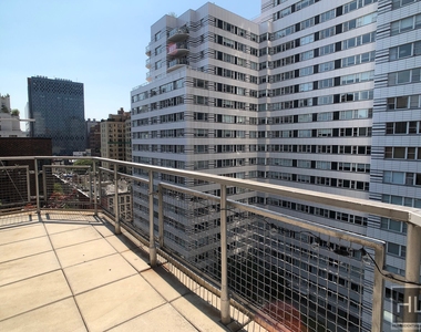 East 69 Street - Photo Thumbnail 7