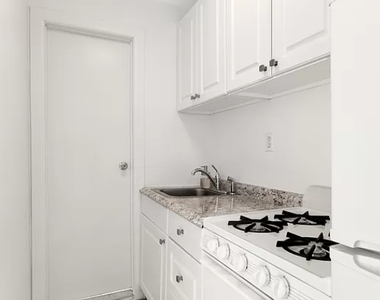 East 89th Street - Photo Thumbnail 4