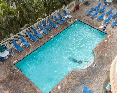 11605 Gulf Boulevard - Photo Thumbnail 27