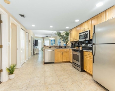 11605 Gulf Boulevard - Photo Thumbnail 16