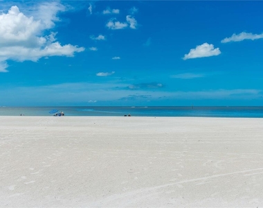 11605 Gulf Boulevard - Photo Thumbnail 8