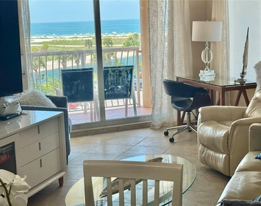 11605 Gulf Boulevard - Photo Thumbnail 9