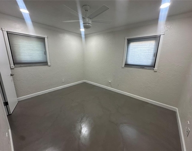 4007 W Wyoming Avenue - Photo Thumbnail 8