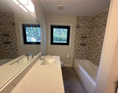 4007 W Wyoming Avenue - Photo Thumbnail 9