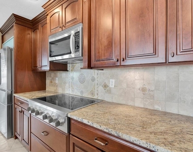 5810 Bahama Shores Drive S - Photo Thumbnail 15