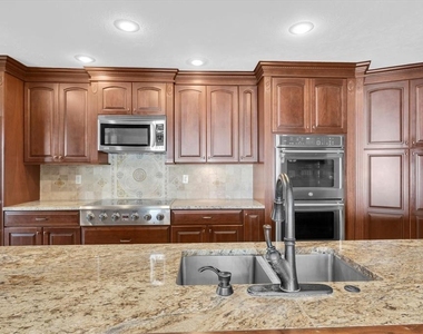 5810 Bahama Shores Drive S - Photo Thumbnail 13