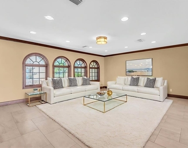 5810 Bahama Shores Drive S - Photo Thumbnail 8