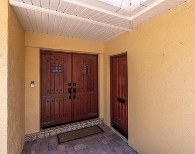 5810 Bahama Shores Drive S - Photo Thumbnail 5