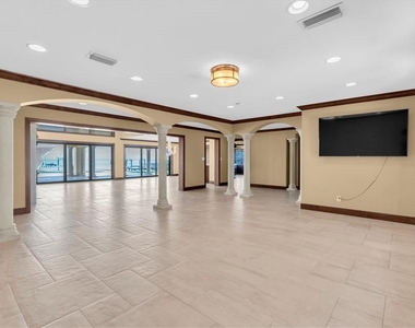5810 Bahama Shores Drive S - Photo Thumbnail 10