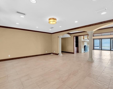 5810 Bahama Shores Drive S - Photo Thumbnail 11