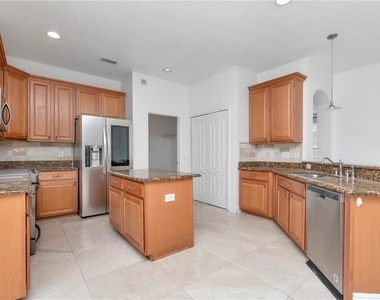 29822 Boyette Oaks Place - Photo Thumbnail 8