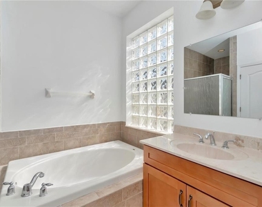 29822 Boyette Oaks Place - Photo Thumbnail 14
