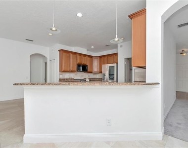 29822 Boyette Oaks Place - Photo Thumbnail 7