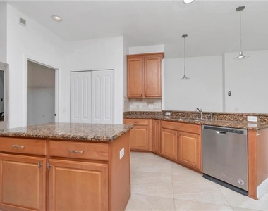 29822 Boyette Oaks Place - Photo Thumbnail 9
