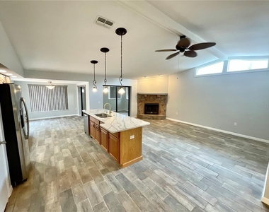 2991 Valencia Lane E - Photo Thumbnail 3