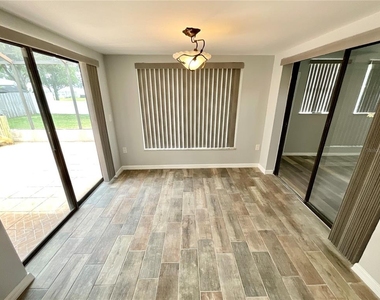 2991 Valencia Lane E - Photo Thumbnail 8