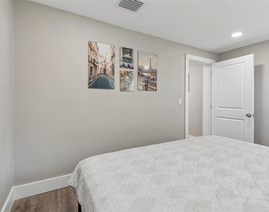 4906 W Cleveland Street - Photo Thumbnail 50