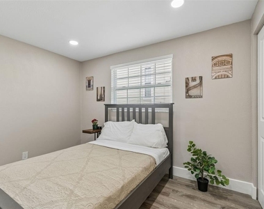 4906 W Cleveland Street - Photo Thumbnail 31