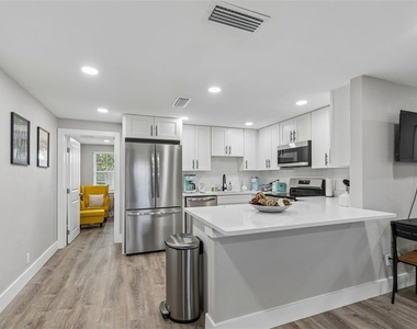 4906 W Cleveland Street - Photo Thumbnail 18