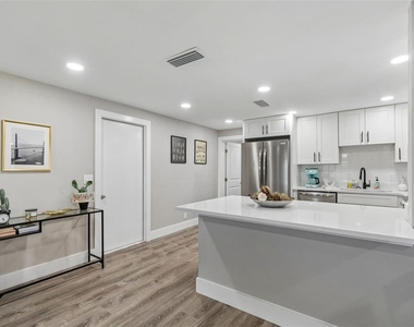 4906 W Cleveland Street - Photo Thumbnail 17