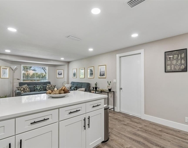 4906 W Cleveland Street - Photo Thumbnail 25