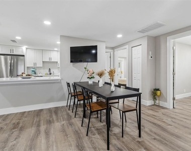 4906 W Cleveland Street - Photo Thumbnail 9