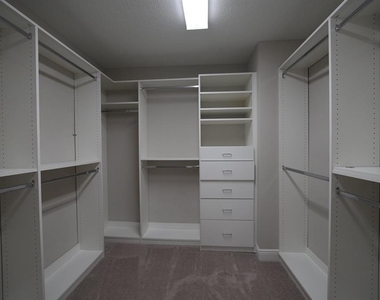 5450 Wayfarer Avenue - Photo Thumbnail 13