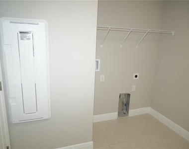 5450 Wayfarer Avenue - Photo Thumbnail 26