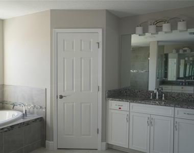 5450 Wayfarer Avenue - Photo Thumbnail 10