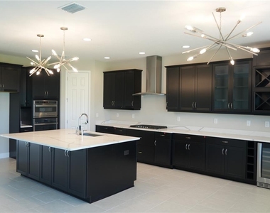 5450 Wayfarer Avenue - Photo Thumbnail 2