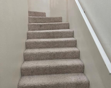 832 Lantern Way - Photo Thumbnail 5