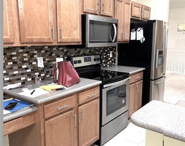 832 Lantern Way - Photo Thumbnail 8