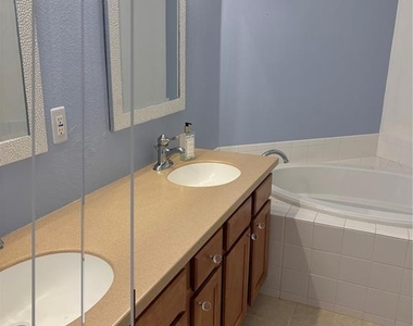 832 Lantern Way - Photo Thumbnail 25