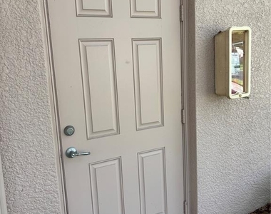832 Lantern Way - Photo Thumbnail 6