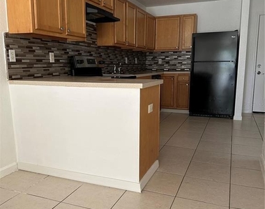 752 E Broome Street - Photo Thumbnail 1